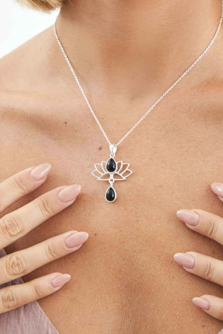collar flor de loto onix negro seguridad mineral confianza plata
