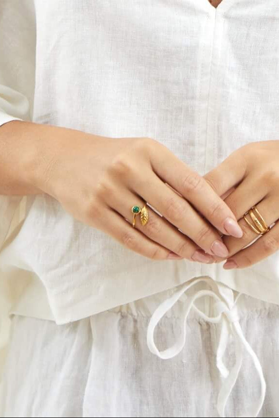 anillo ajustable dorado acero verde hoja pluma